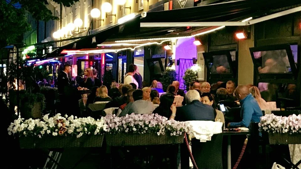 Uteservering på Berggrens Öltapp & Mat, Motala, Sverige